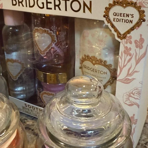 Bridgerton Queen's Edition Bath Set 3 Jars Oil Bath Beads BRAND NEW